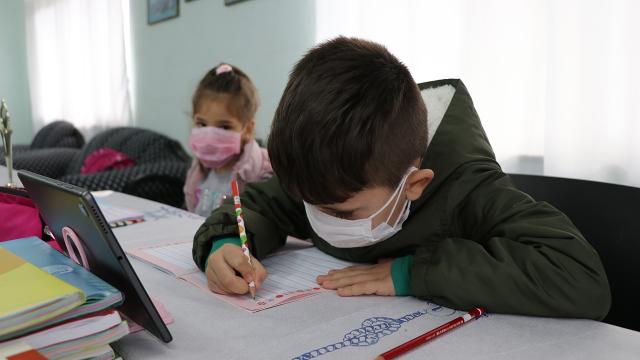 Uşakta 2 köyde yüz yüze eğitime geçiş ertelendi