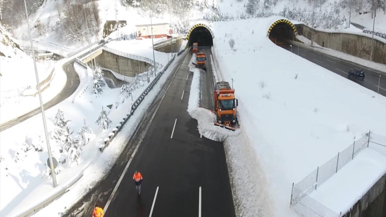 Kaynaşlı ile Abant gişeleri arasındaki bölge kontrol merkezinden 93 kamerayla 7/24 izleniyor. 