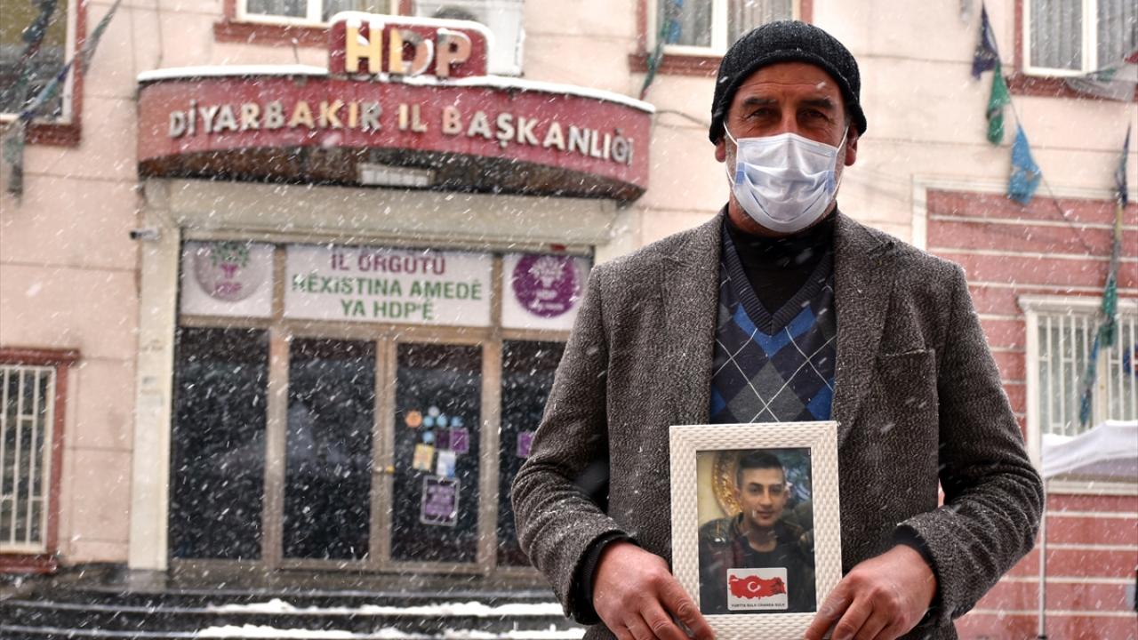 Baba Salih Gökçe, oğlu için evlat nöbetine devam ediyor.