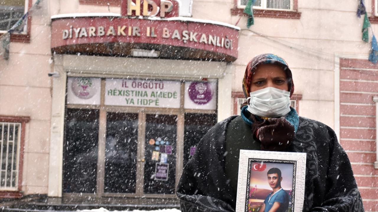 Anne Güzide Demir, oğlu için evlat nöbetine devam ediyor.