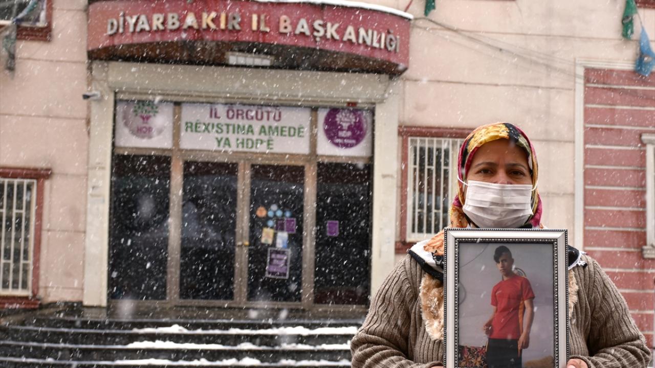 Anne Saadet Ödümlü, oğlu için evlat nöbetine devam ediyor.