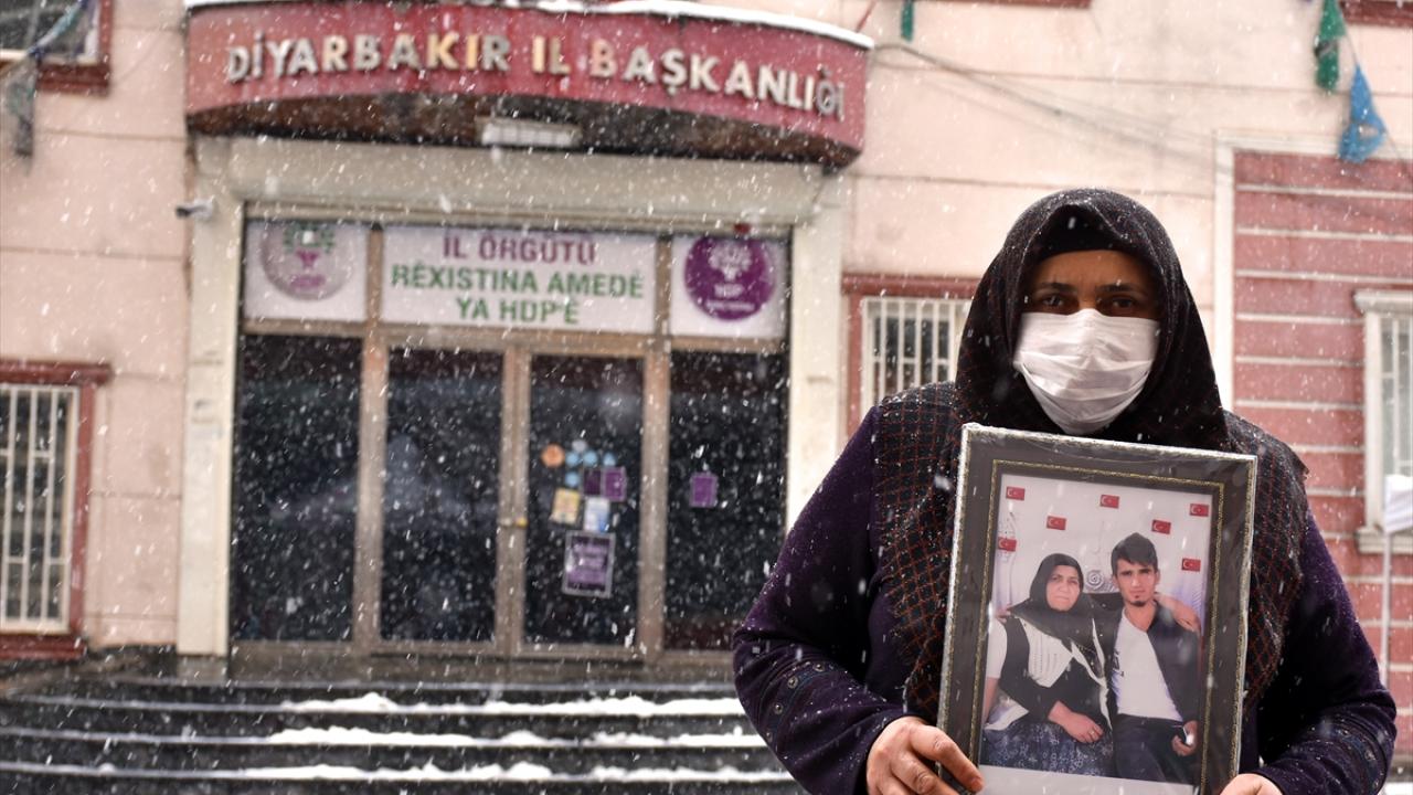 Anne Latife Ödümlü, oğlu için evlat nöbetine devam ediyor.