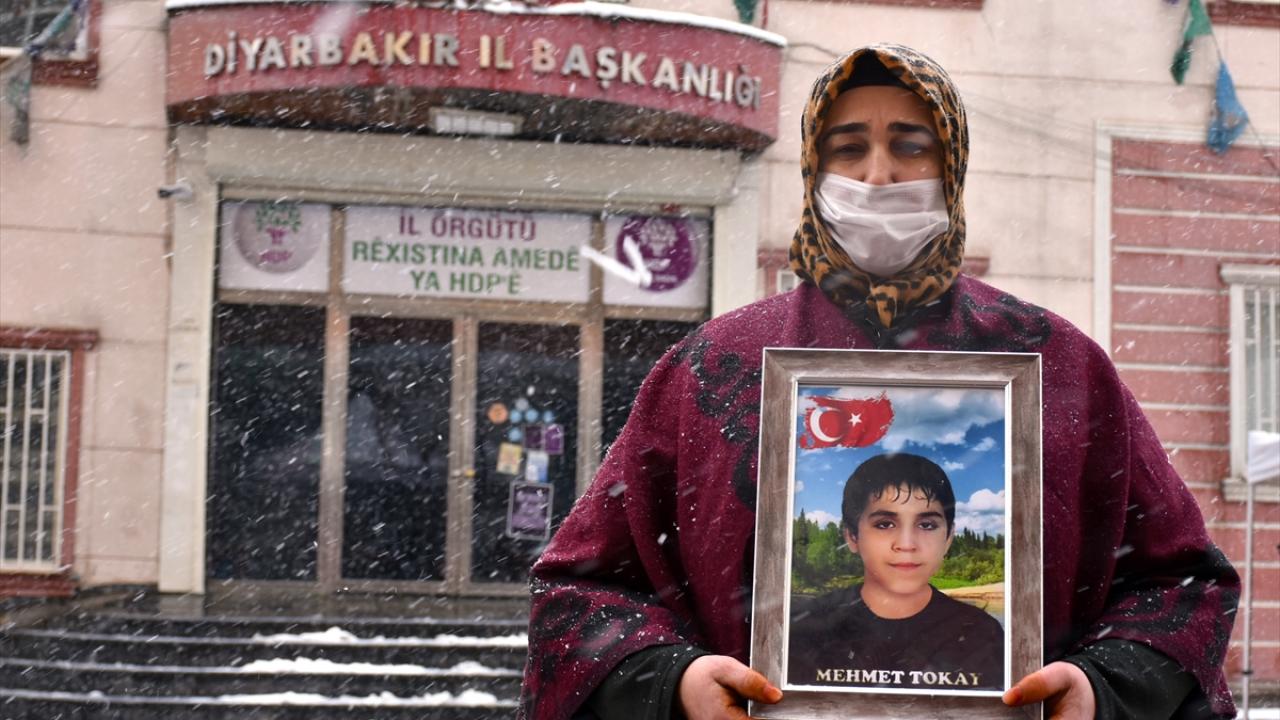 Anne Sariye Tokay, oğlu için evlat nöbetine devam ediyor.