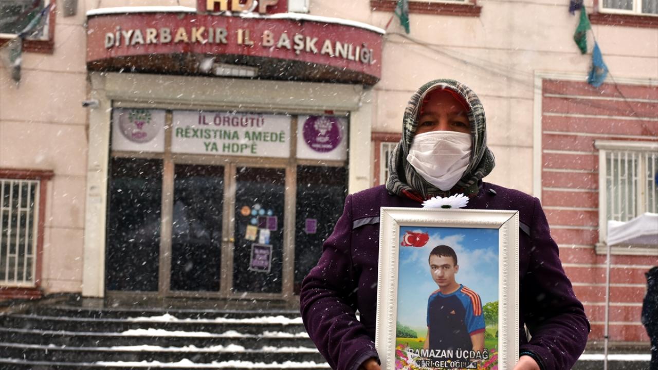 Anne Mevlüde Üçdağ, oğlu için evlat nöbetine devam ediyor.