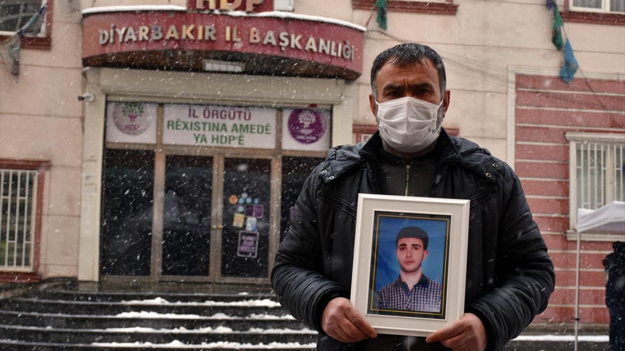 Baba Şadin Elhaman, oğlu için evlat nöbetine devam ediyor.