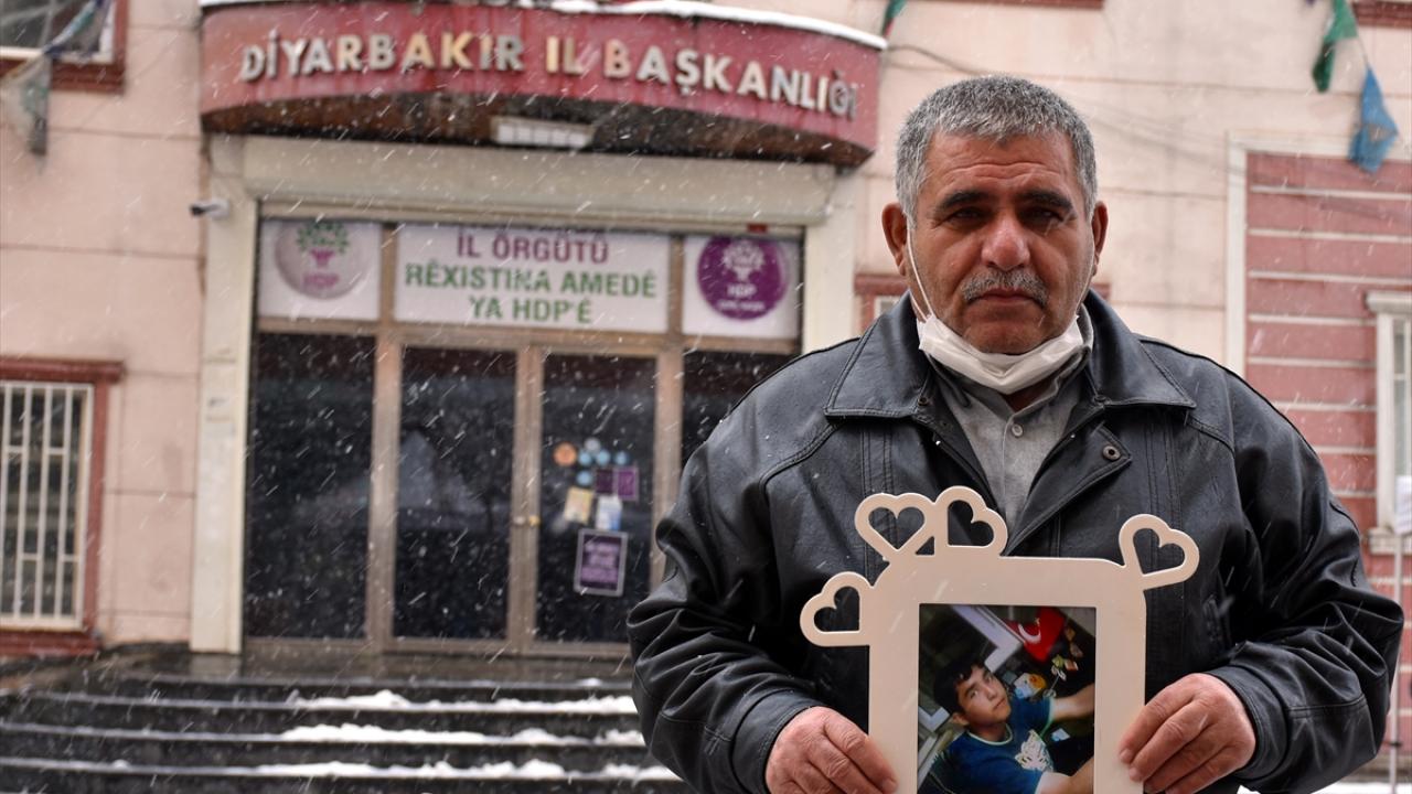 Baba Şemsettin Özcan, oğlu için evlat nöbetine devam ediyor.