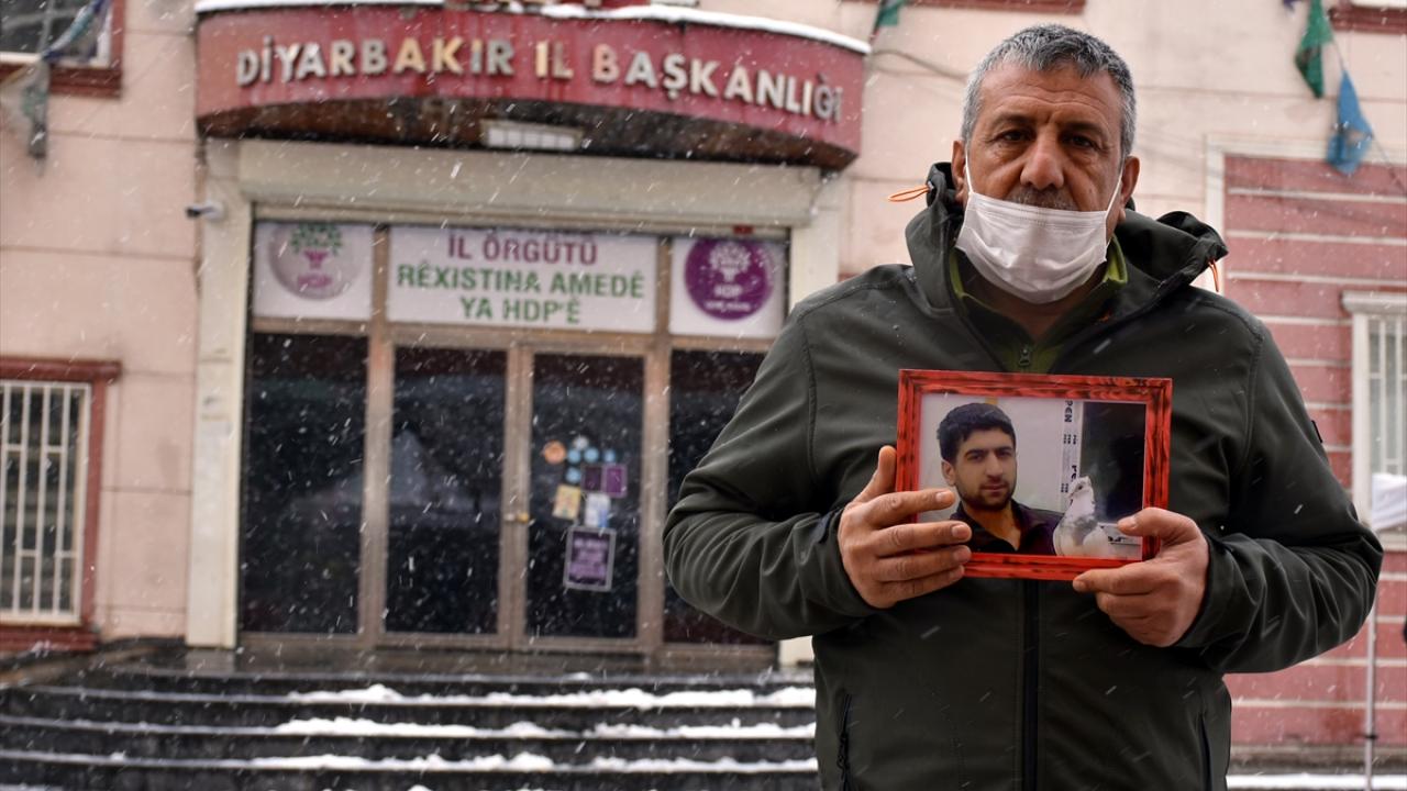 Baba Mehmet Görmez, oğlu için evlat nöbetine devam ediyor.