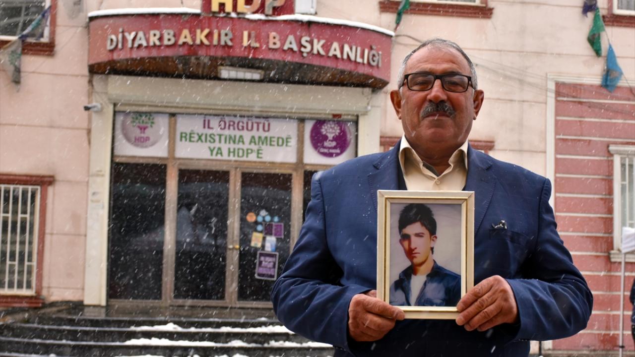 Baba Fevzi Yağmur, oğlu için evlat nöbetine devam ediyor.