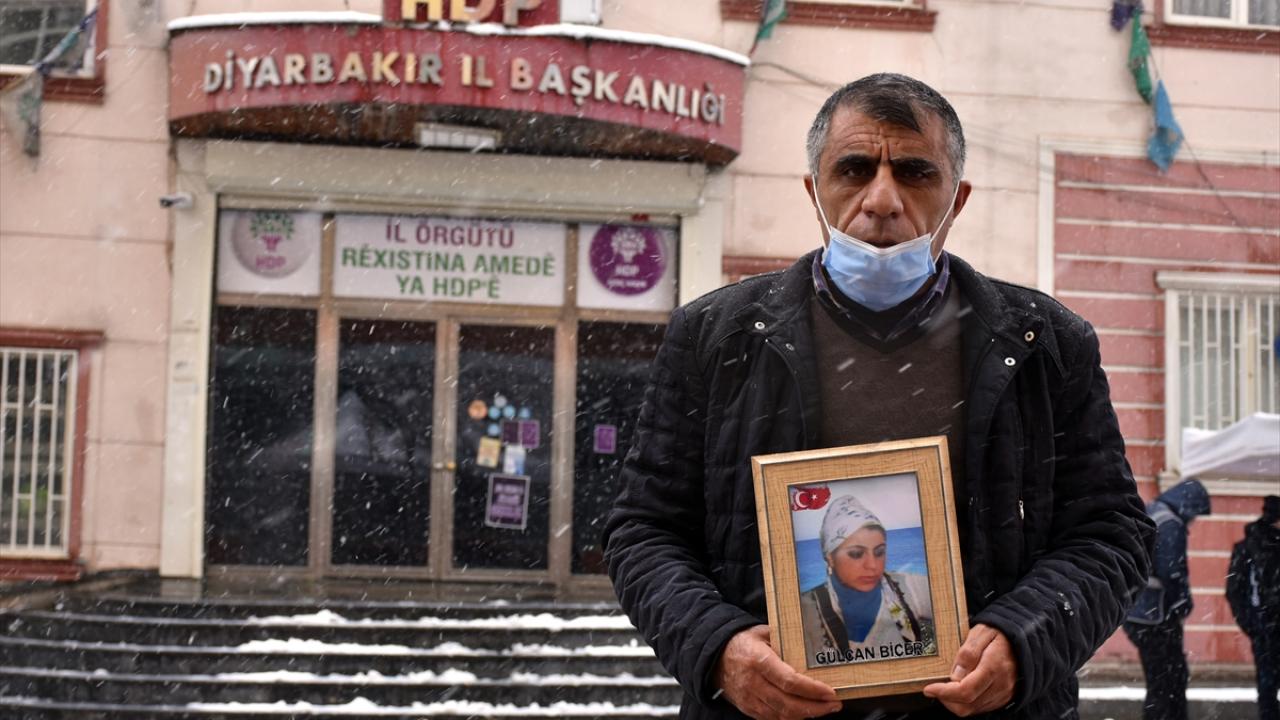 Baba Necmettin Biçer, kızı için evlat nöbetine devam ediyor.