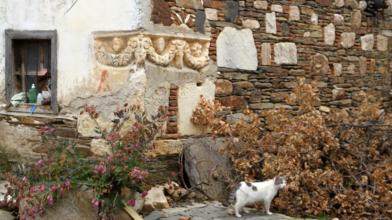 Lahit duvardan alınarak Manisa Müzesine götürülecek