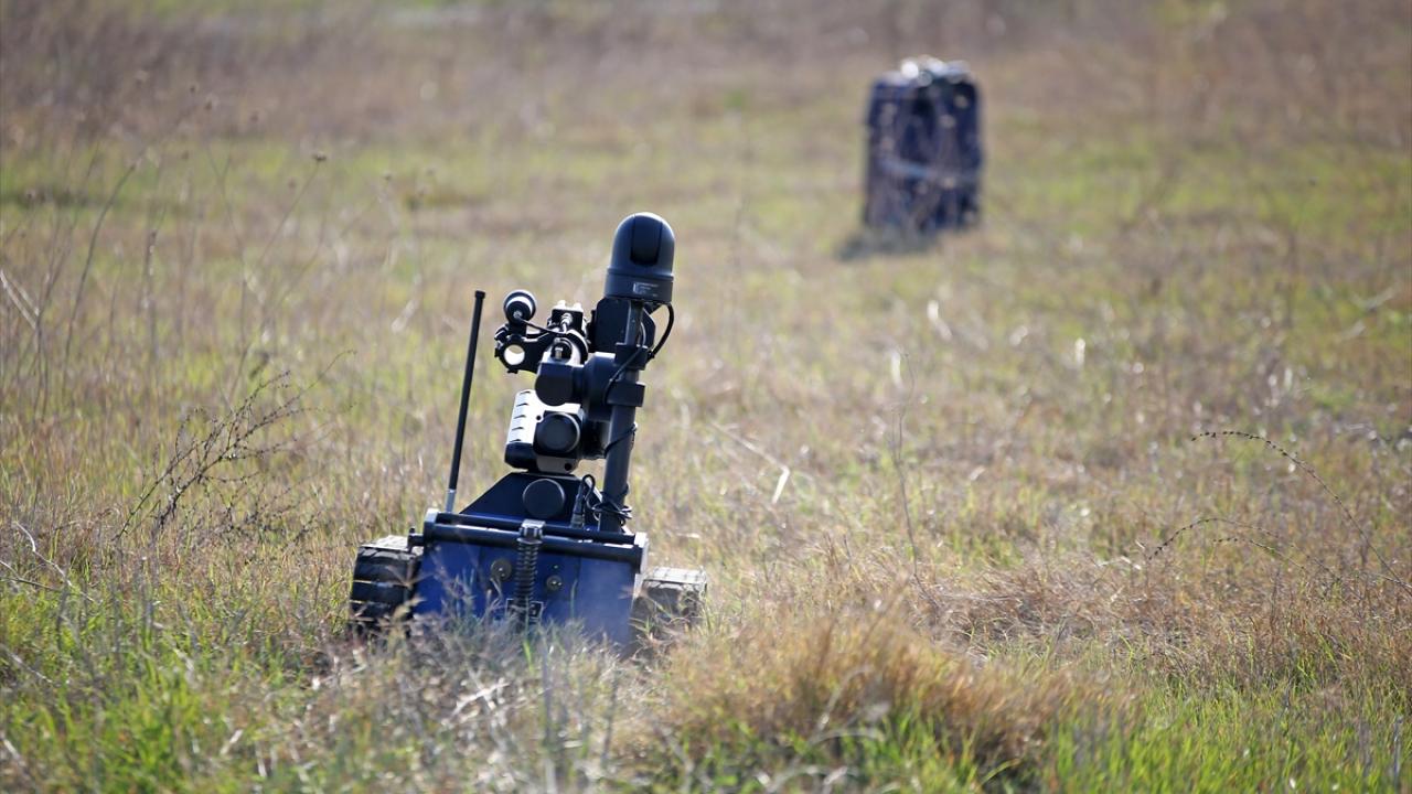 Bomba uzmanları, patlayıcının cinsinden kullanılan pile, lehimden kullanılan silikon ve kablo kadar birçok detaydan düzeneğin hangi terör örgütünce yapıldığını da belirleyebiliyor.