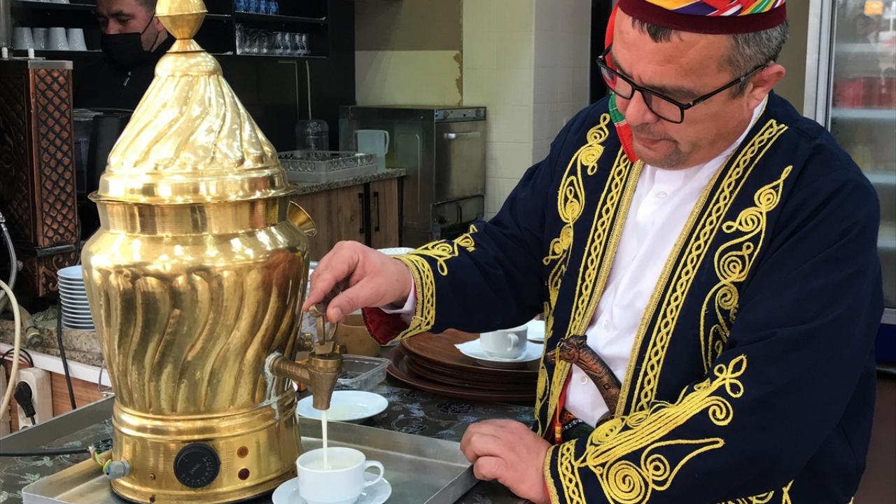 Tüccarlar tarafından satın alınan yumrular, taş değirmenlerde öğütülüyor. 