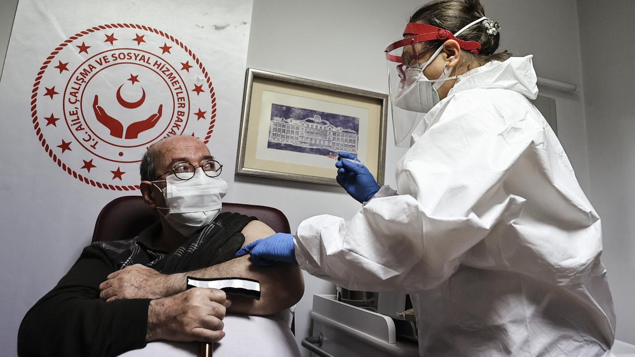 COVID-19 aşısı nerede uygulanıyor, ücretli mi?