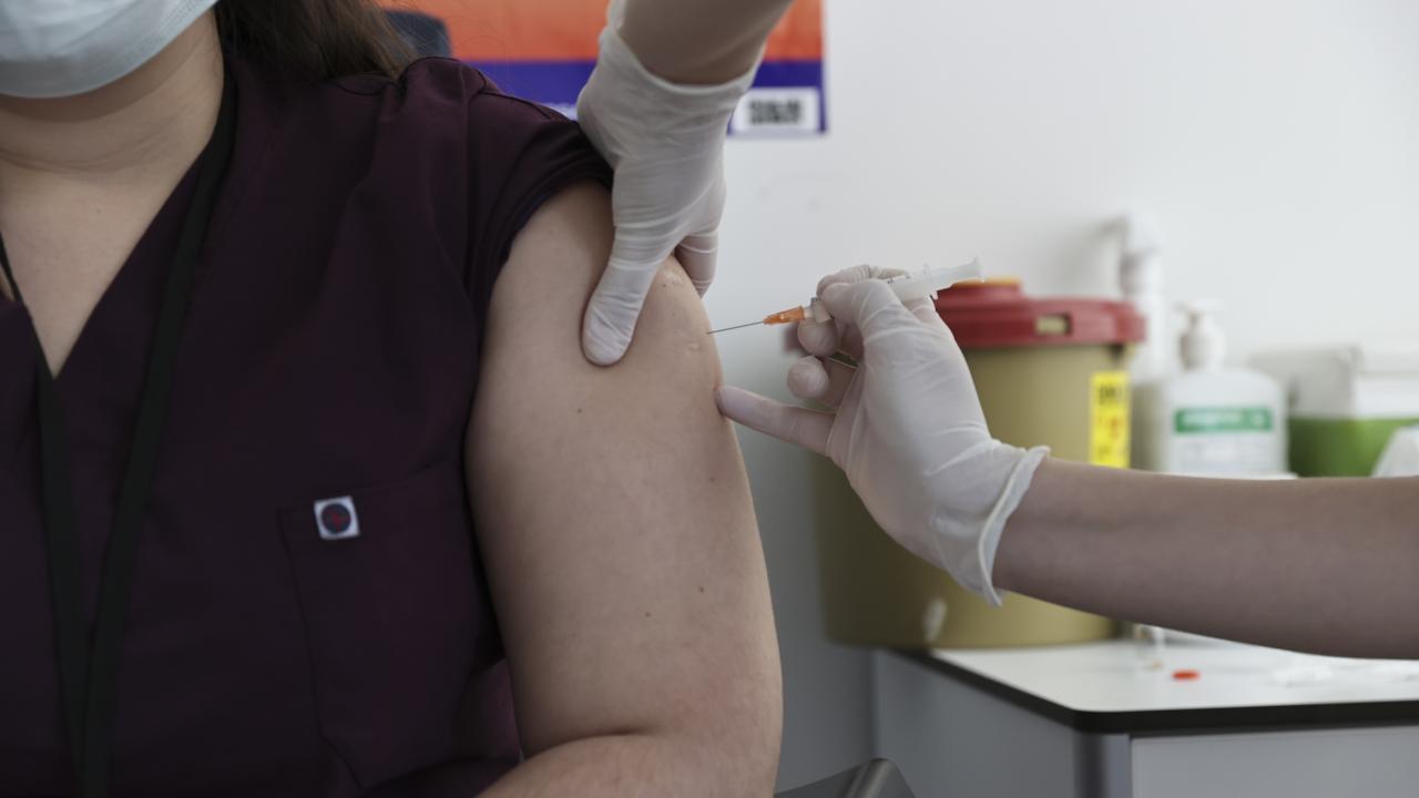 Neden ilk aşamada sağlık çalışanlarının aşılanması planlandı?