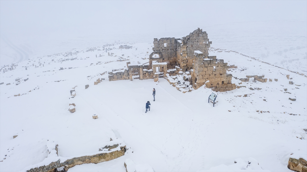 10 kilometrelik yürüyüş güzergahı bulunan vadi, ziyaretçilerine, su sesi eşliğinde kartpostallık görüntüler oluştu.