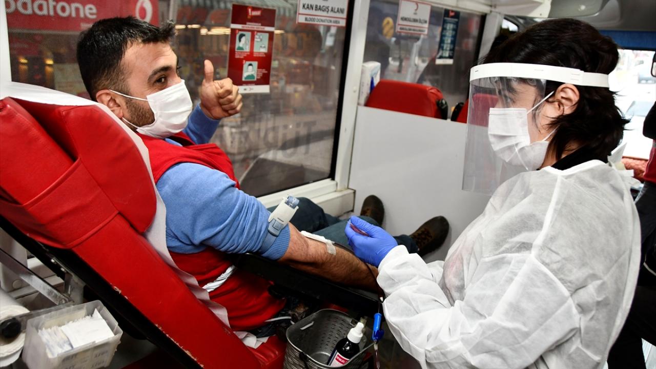 Ezber, insan hayatıyla ilgili yaptıkları çalışmalardan mutluluk duyduklarını dile getirerek, kendisinin de bilinçli bir bağışçı olduğunu vurguladı.