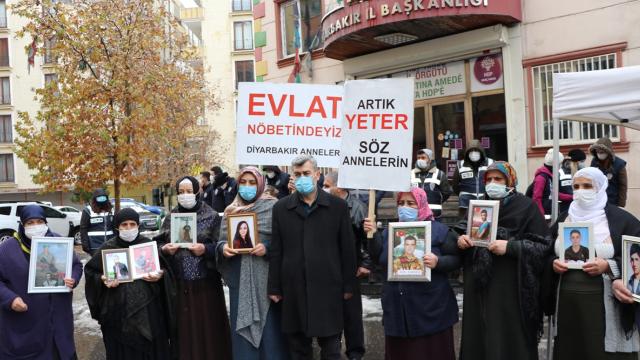 Evlat nöbetine bir aile daha katıldı
