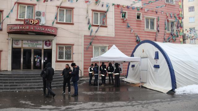 Diyarbakır annelerinden çocuklarına "Teslim ol" çağrısı