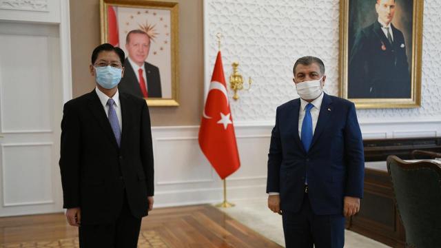 Sağlık Bakanı Koca, Çinin Ankara Büyükelçisi Şaobin ile görüştü
