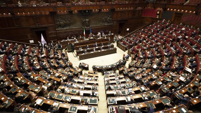 İtalyada Başbakan Conte Senatodan güvenoyu aldı