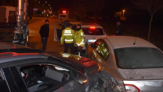 İzmirde iki zincirleme kaza: 14 araç hasar aldı