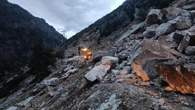6 kırsal mahalle yolu ulaşıma kapandı