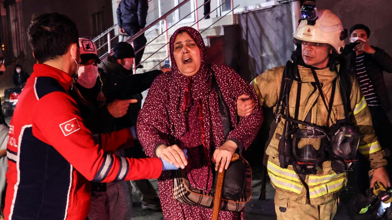 Yangının olduğu katta bulunanlar itfaiye ekiplerince tahliye edildi. Patlamada yaralananlara ve yangında dumandan etkilenenlere ilk müdahale, olay yerindeki sağlık ekipleri tarafından ambulansta yapıldı.