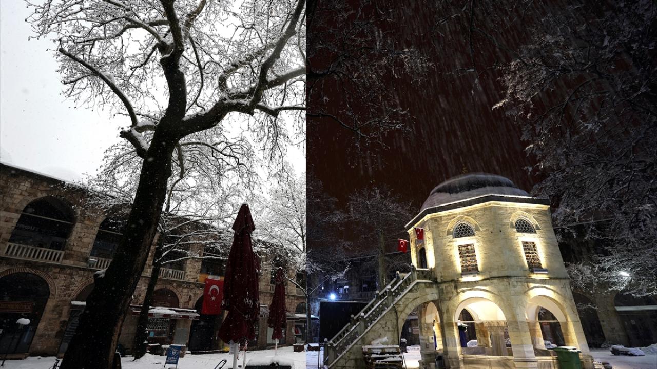 Fotoğrafta gece ve gündüz aynı açılardan Kozahan görülüyor.