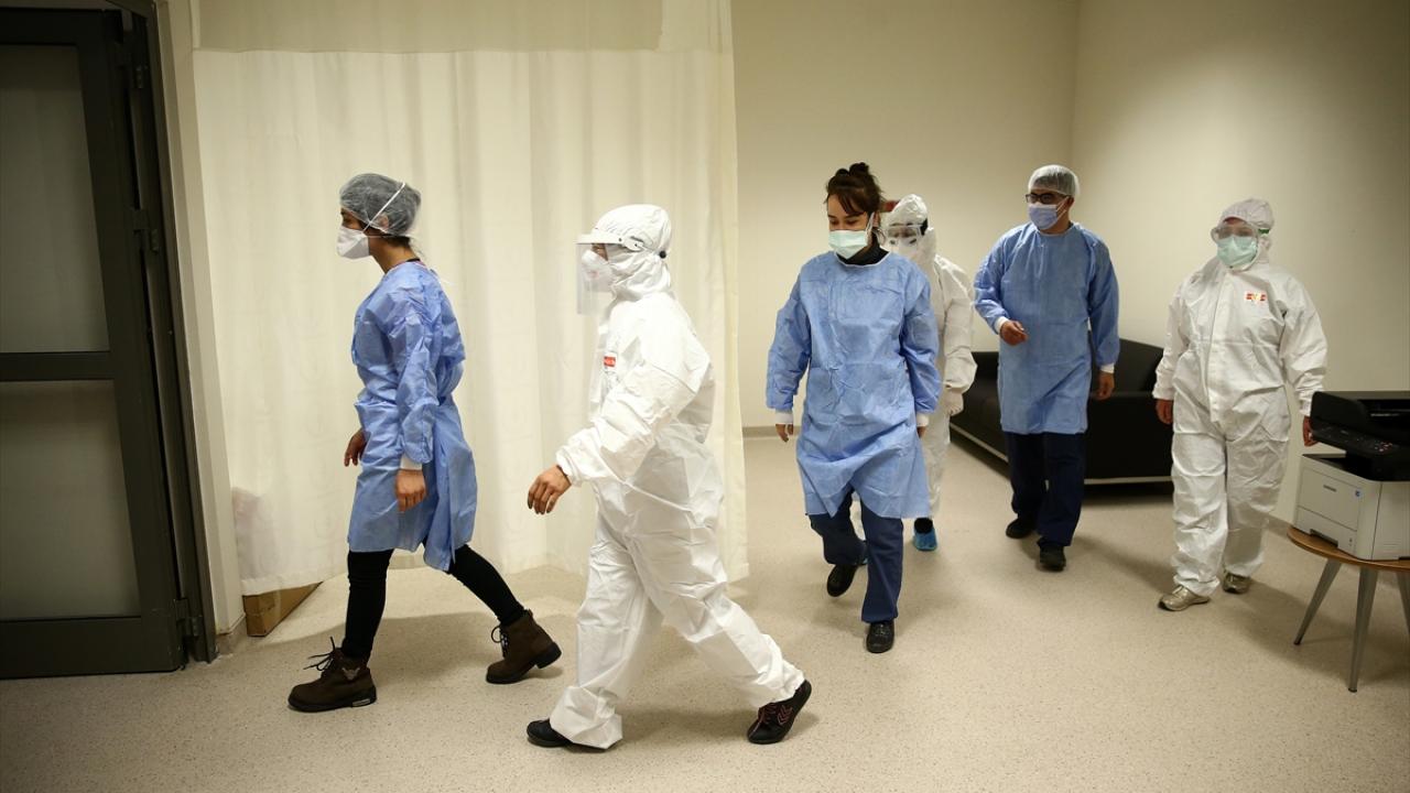 Adana Şehir Eğitim ve Araştırma Hastanesi Başhekim Yardımcısı Dr. Nurşah Keskin, hastanelerinde filyasyon ekibinde 15 uzman hekim ile 15 yardımcı sağlık personelinin yer aldığını söyledi.