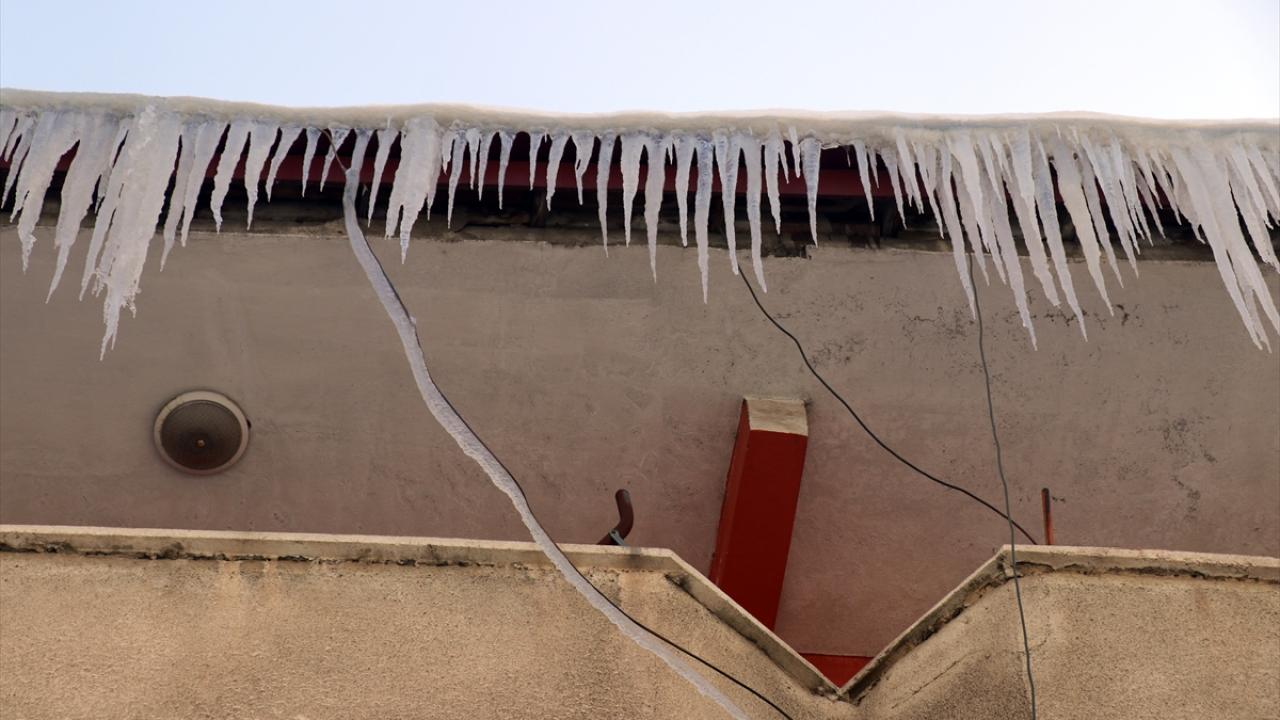 Meteoroloji 12. Bölge Müdürlüğünden yapılan açıklamaya göre, havanın az bulutlu ve açık geçeceği bölgede, sabah saatlerinde buzlanma, don ve yer yer sis bekleniyor.