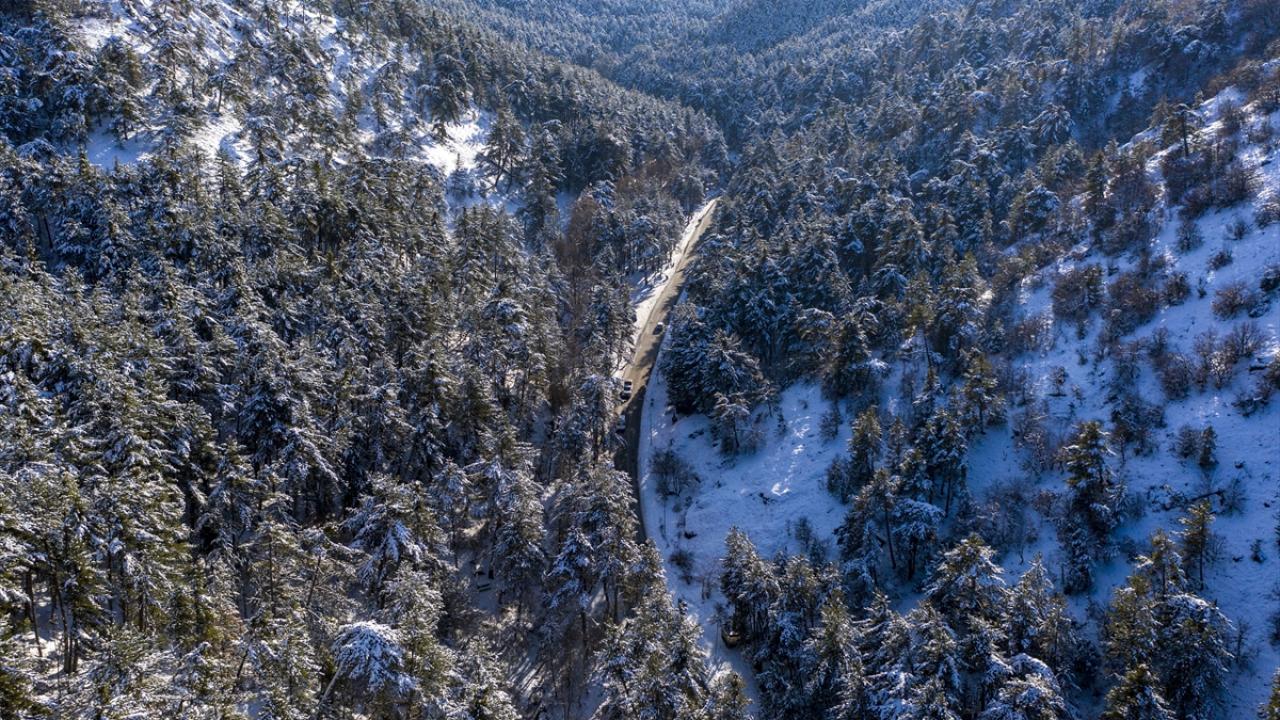 Türkiye`de termal suları ve doğal güzellikleri ile bilinen ilçede doğanın karla örtülmesi sonrası adeta güzel görüntü oluştu.