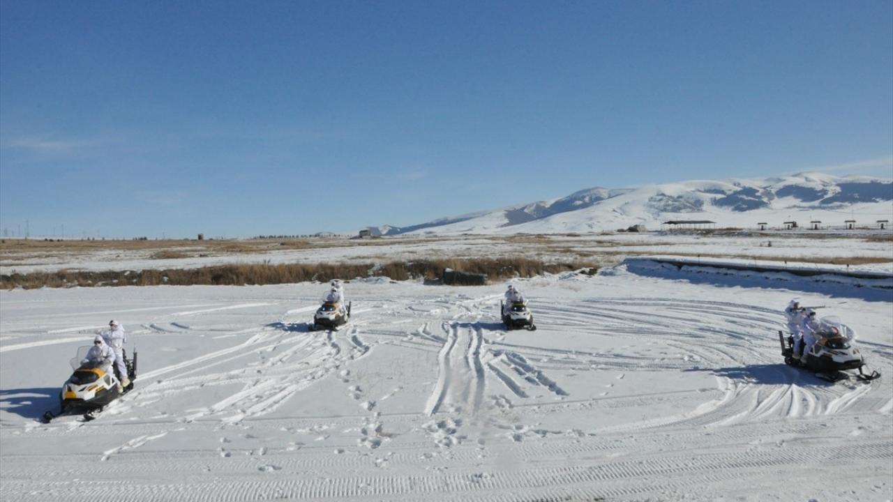 Paylaşımda, eğitim faaliyetlerine ilişkin fotoğraflara da yer verildi. 