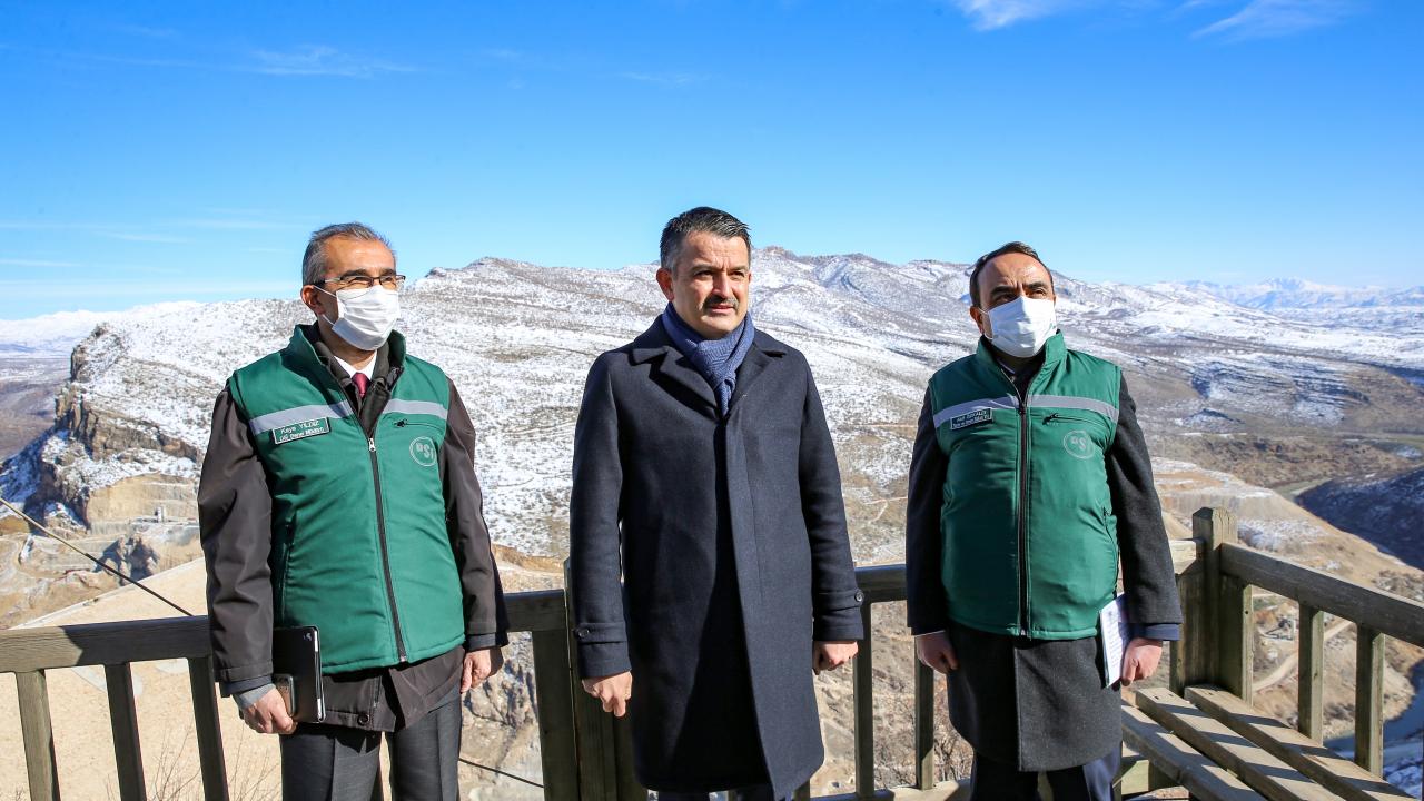 Tarım ve Orman Bakanı Bekir Pakdemirli, Silvan Projesi`nin  18 milyar liralık devasa bir proje olduğunu belirterek,