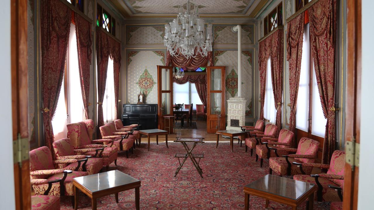 Ünü Avrupa`ya yayılan Hereke Fabrika-ı Hümayunu görmek isteyen yabancı misafirler için ise bir köşk inşa edildi.