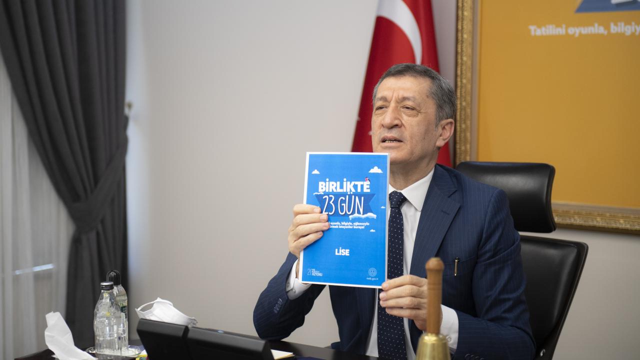 Bakan Selçuk, Dünya tarihi açısından da çok farklı bir dönem olduğunu vurguladı: