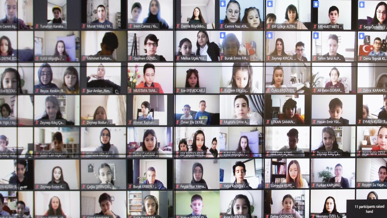 Selçuk, yarıyılın 23 gün sürecek uzun bir kış tatili olacağını hatırlatarak, öğrencilere, şu tavsiyelerde bulundu: