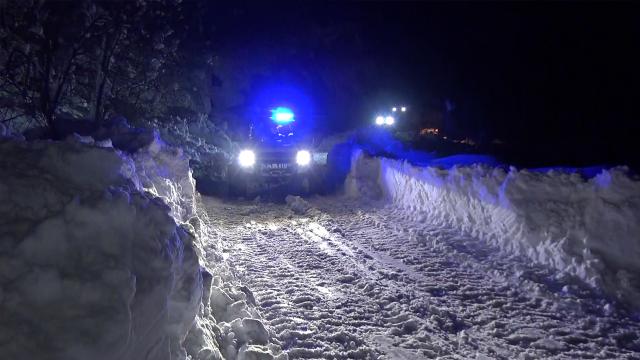Kar nedeniyle köyde mahsur kalan bebeğe UMKE yetişti