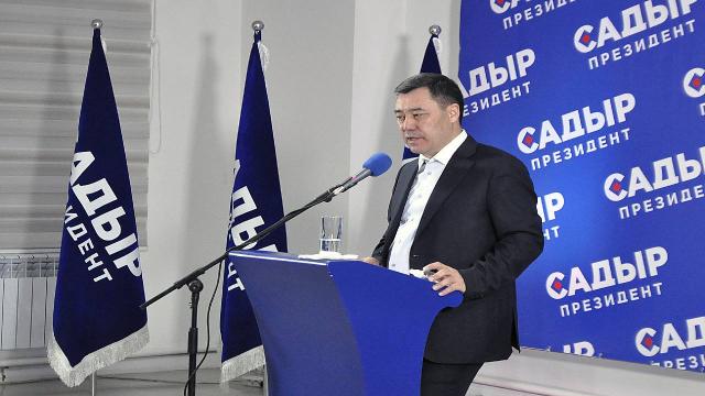 Kırgızistanda Caparov Cumhurbaşkanı olunca, hükümet düştü