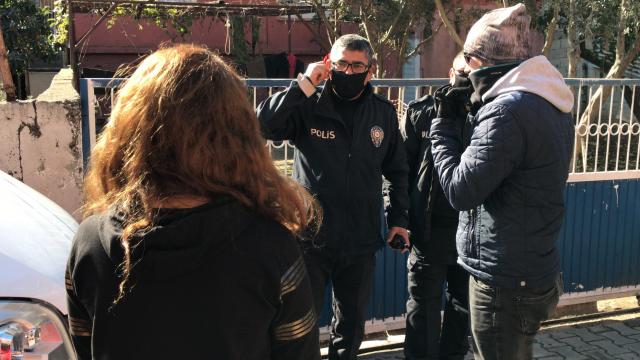 Tencere satma bahanesiyle kandırdıkları kadının küpe ve parasını çaldıkları iddiası