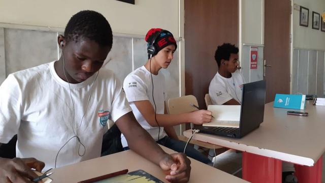 TRT'nin 'Gençler için Gazetecilik' eğitimleri çevrimiçi yapılıyor