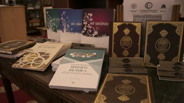 Diyanetten Arjantindeki Müslümanlar için İspanyolca kitap desteği