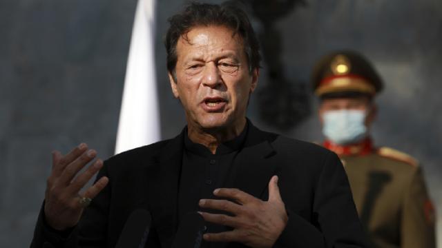 Pakistan Başbakanı COVID-19a yakalandı