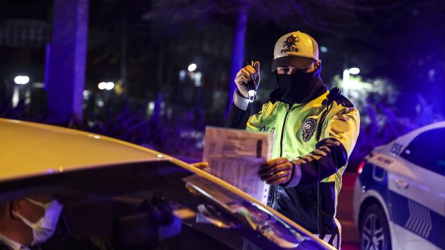 Kısıtlamalara uymayan 27 bin 839 kişiye işlem yapıldı