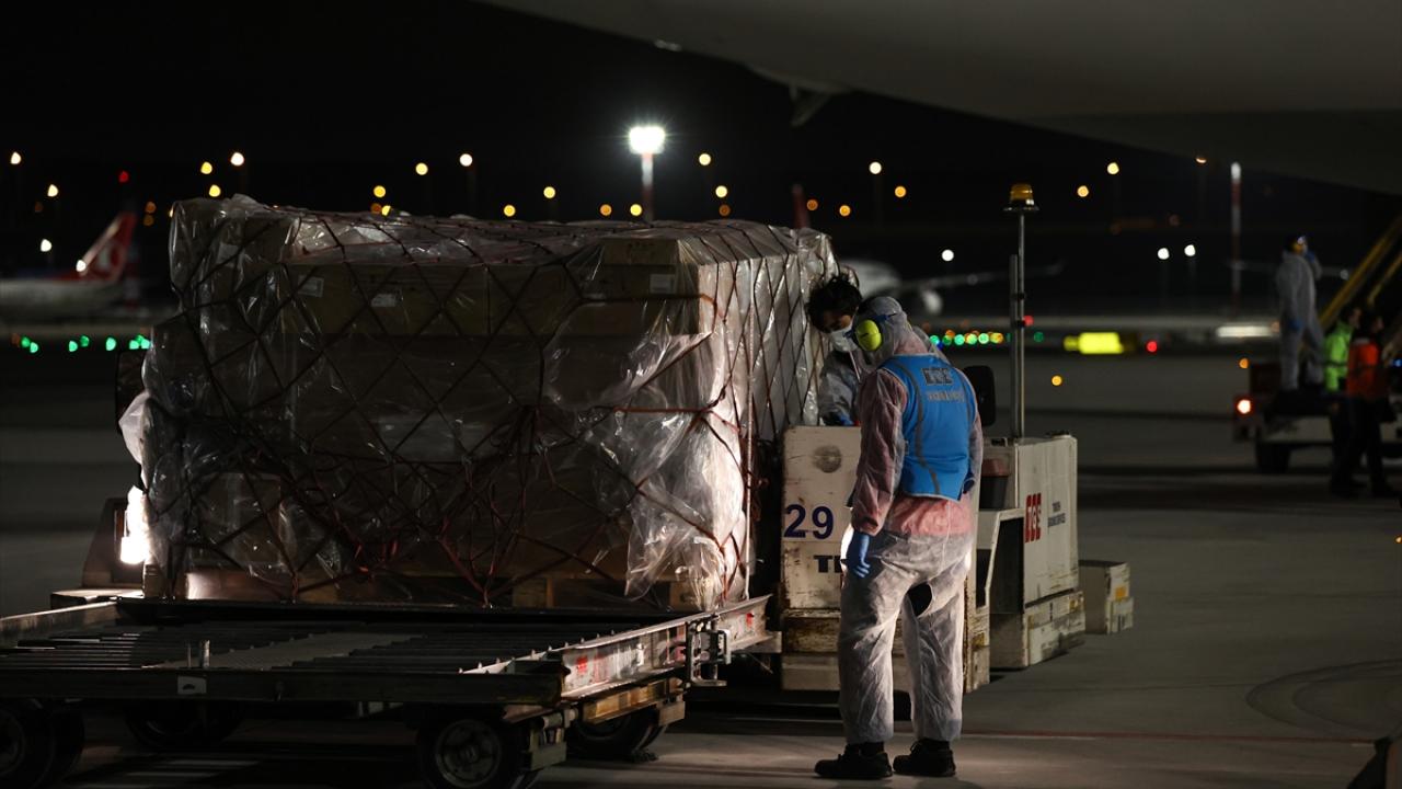 14 Ocak`tan itibaren de sağlık çalışanlarına uygulanmaya başlandı. Ardından 90 yaş ve üstü bireylerin aşılanmasına geçildi.
