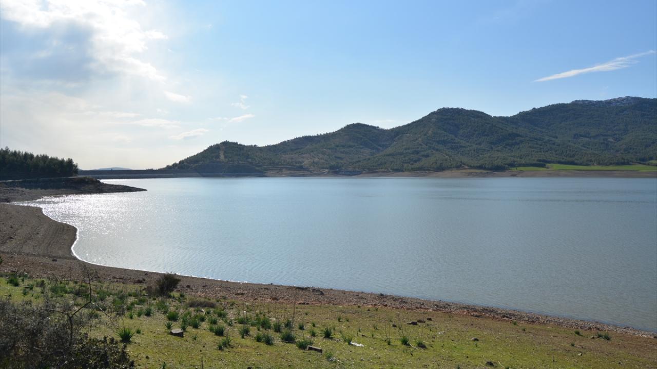 DSİ 6. Bölge Müdürlüğü verilerine göre, yüzde 5’e düşen Tahtaköprü Barajı`ndaki su doluluğu, etkili son yağışların ardından yüzde 10`a yükselerek 45 milyon metreküpe çıktı.