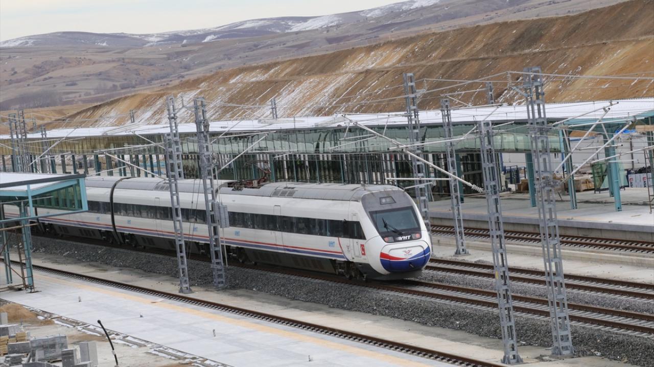 Ankara-Sivas YHT hattıyla ilgili test çalışmalarına, hat ölçüm, dinamik ve `ETCS Seviye 1` testleriyle devam edilecek.