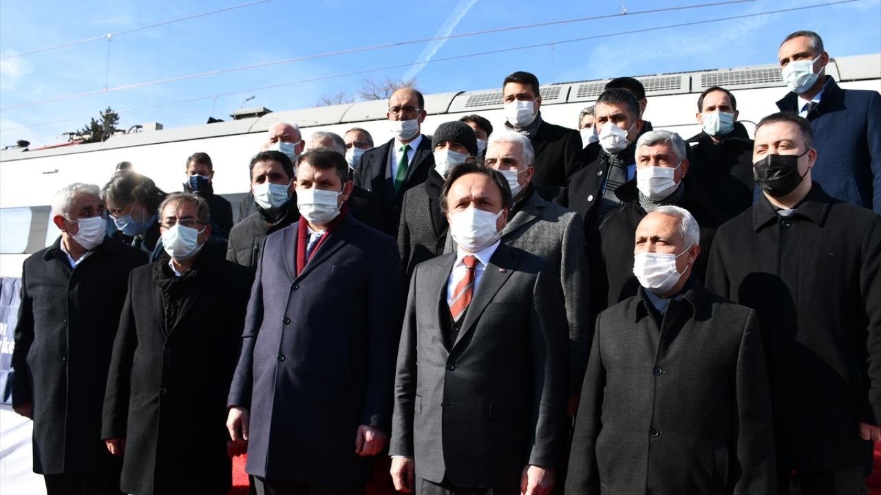 TCDD Genel Müdürü Ali İhsan Uygun ve genel müdür yardımcılarının da bulunduğu treni, Sivas Valisi Salih Ayhan ve diğer yetkililer karşıladı. 