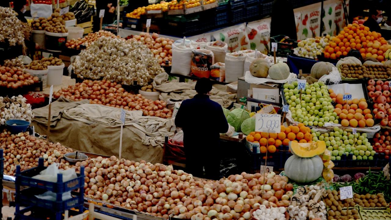 Özellikle hububat, baklagil, yaş meyve-sebze ve meyve-sebze mamulleri sektörleri, 2020`yi ihracat rekoruyla kapattı. Yılı artıda kapatan sektörlerin büyük bölümü tarım alanında yer aldı.  