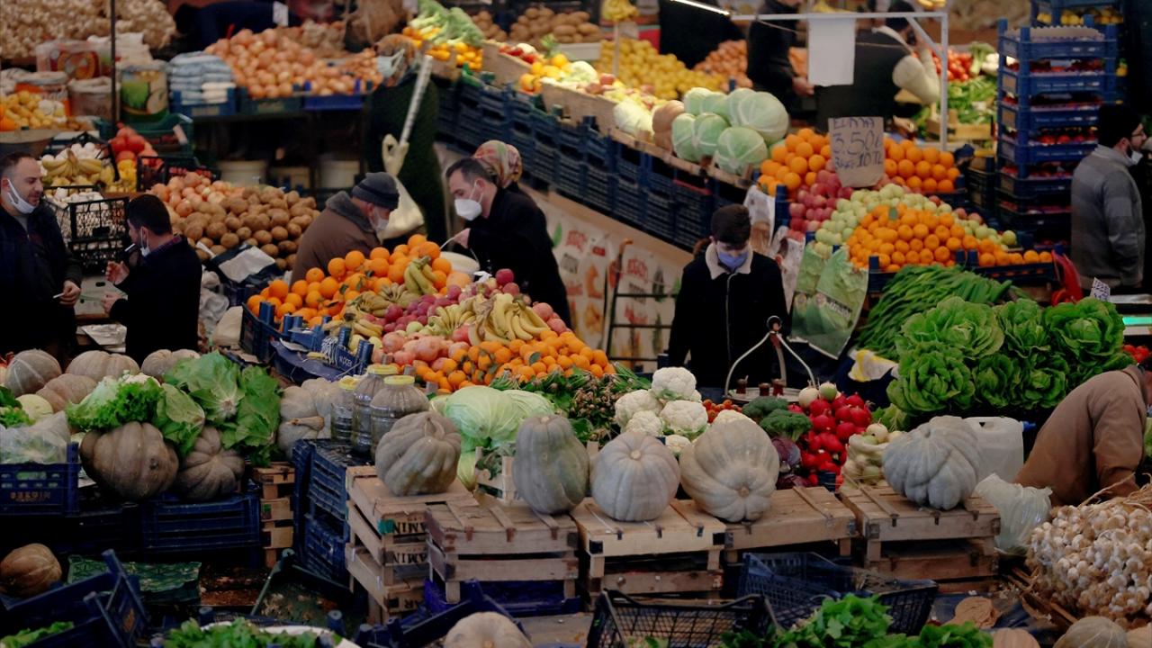 Söz konusu dönemde 4,26 milyar dolar cari fazla veren sektörün ton başına ihracat değeri de ilk kez 1.000 doları aşarak 1.018 dolara yükseldi. 