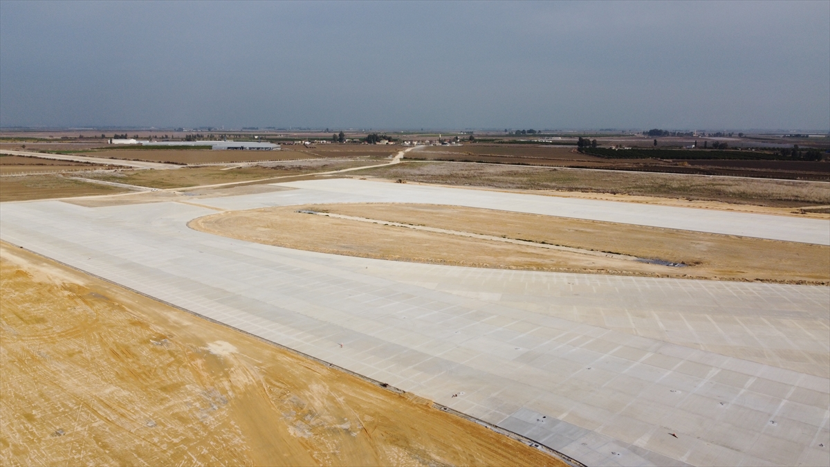 Elvan`a, AK Parti Genel Başkan Yardımcıları Erkan Kandemir ve Jülide Sarıeroğlu ile AK Parti İzmir Milletvekili Binali Yıldırım, AK Parti Mersin milletvekilleri Hacı Özkan, Ali Cumhur Taşkın ve Zeynep Gül Yılmaz da eşlik etti.